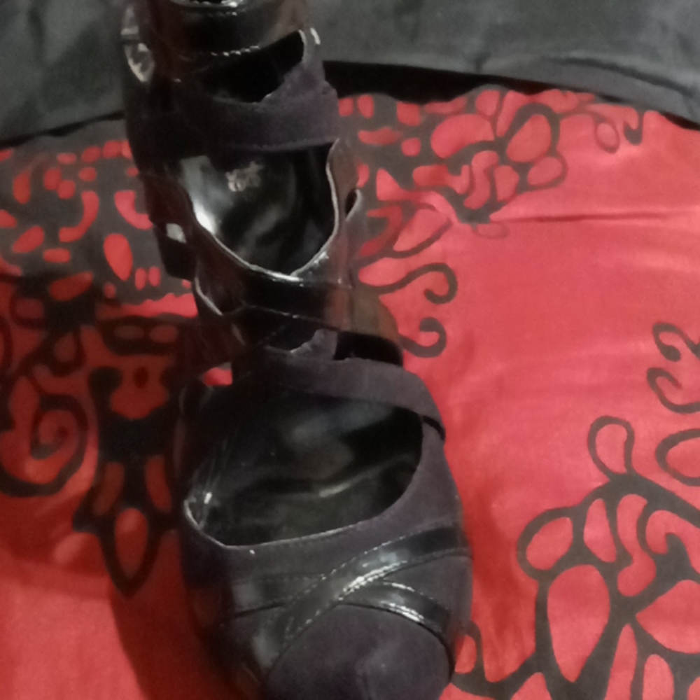 Shoes - Picture 2 of 4